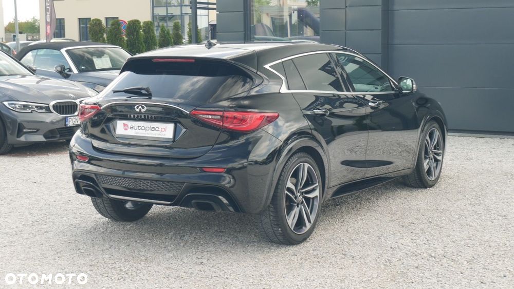 Infiniti Q30 - 5
