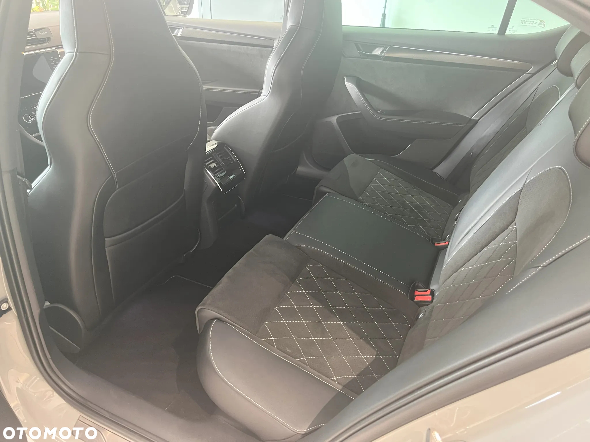 Skoda Superb 2.0 TDI SCR 4x4 Sportline DSG - 17
