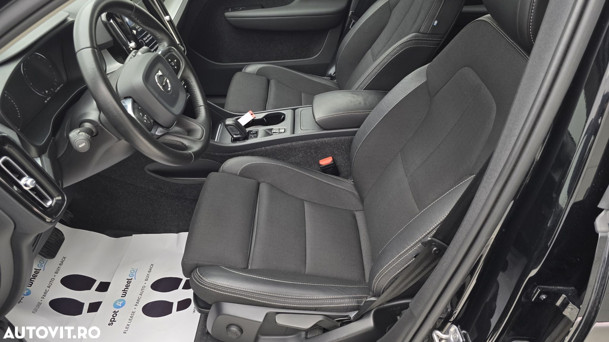 Volvo XC 40 D4 AWD Momentum Pro - 12