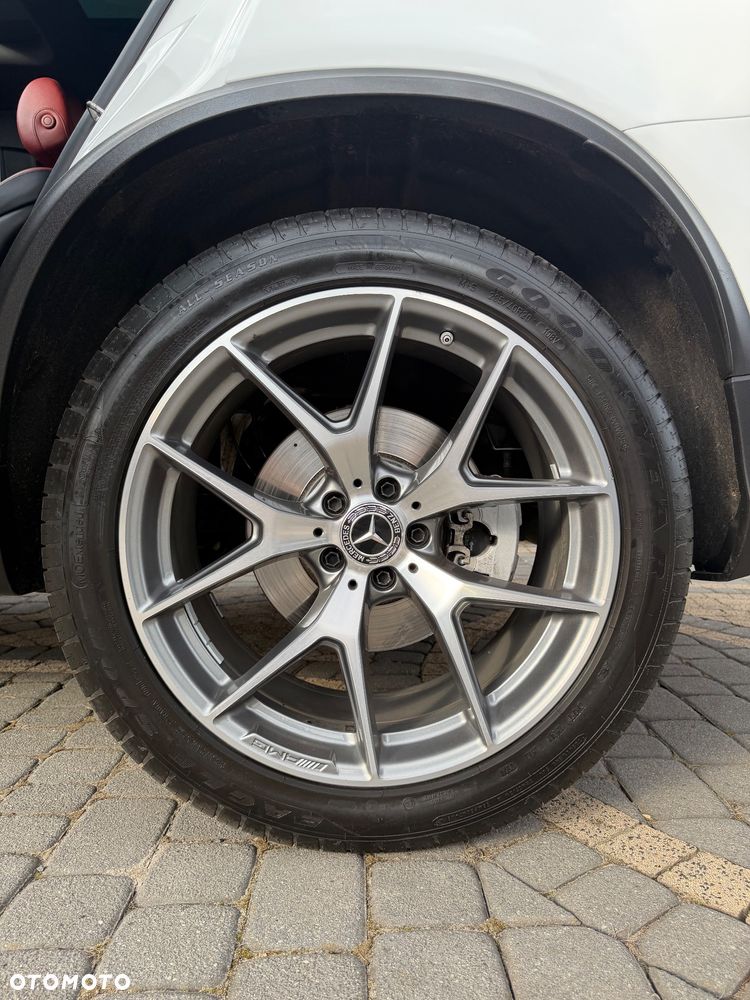 Mercedes-Benz GLC 300 4Matic 9G-TRONIC AMG Line Plus - 9