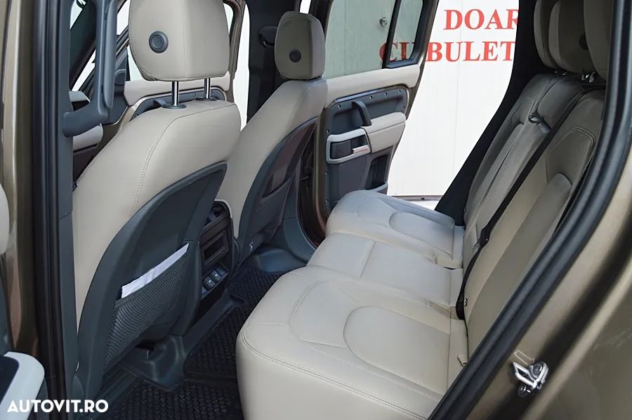 Land Rover Defender - 24