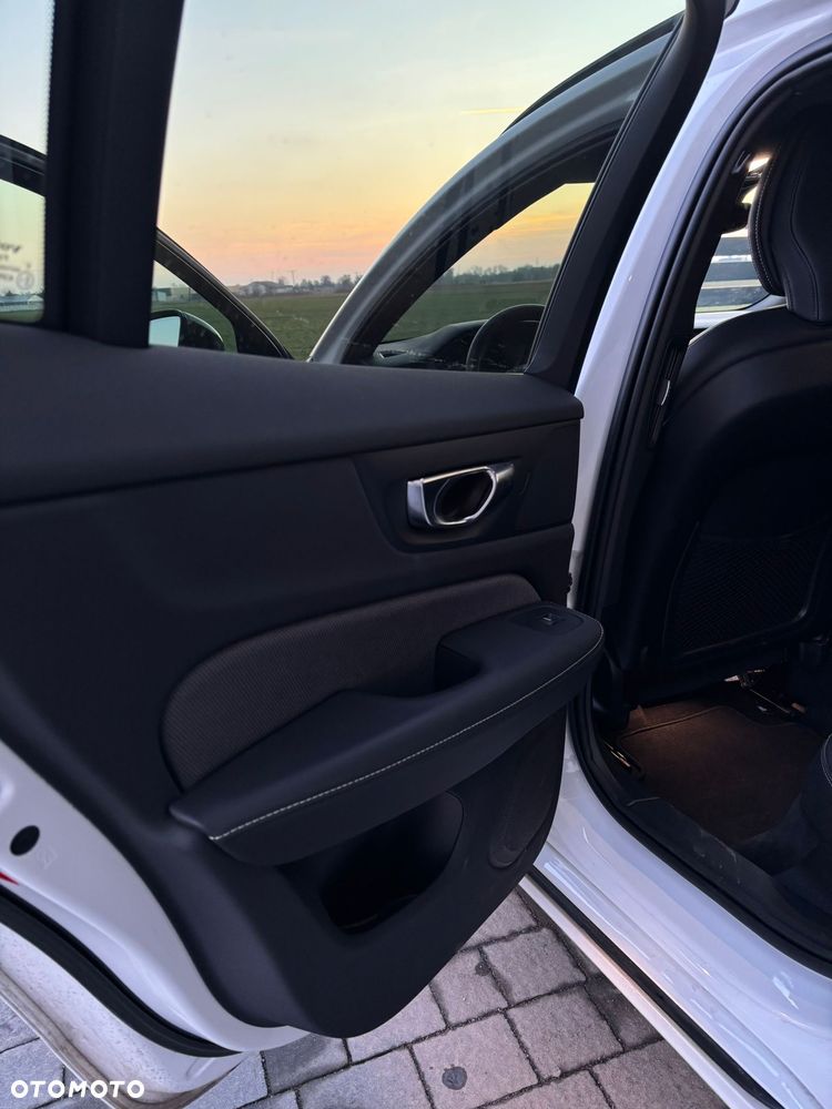 Volvo V60 B4 B Plus Dark - 19