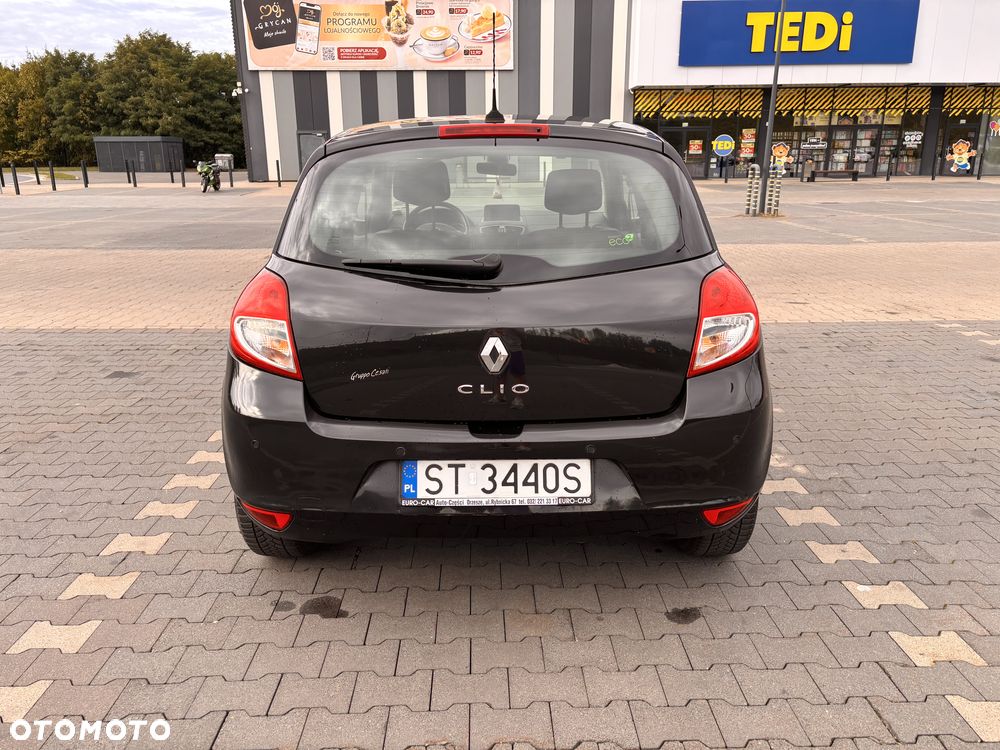 Renault Clio 2010 photo 4
