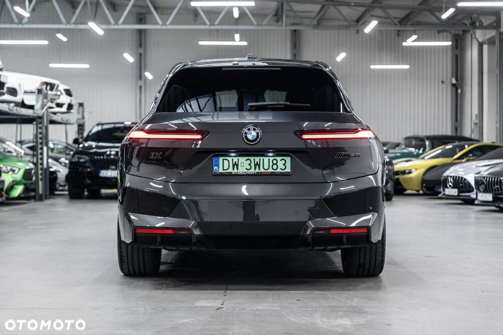 BMW iX - 9