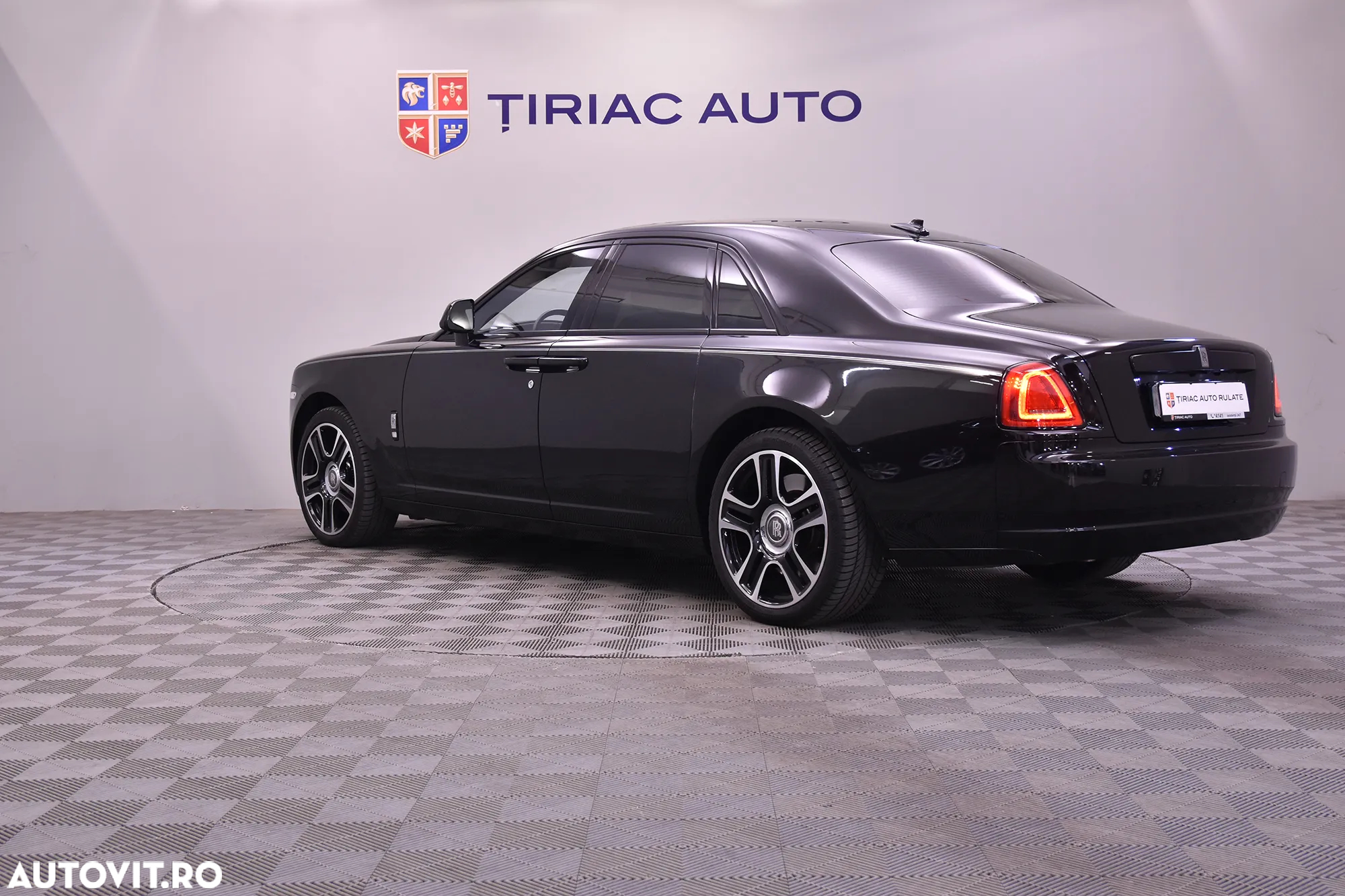 Rolls-Royce Ghost - 3