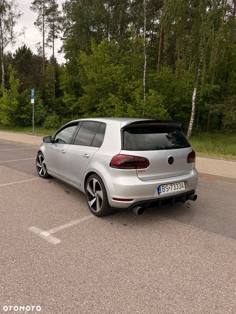 Volkswagen Golf - 10