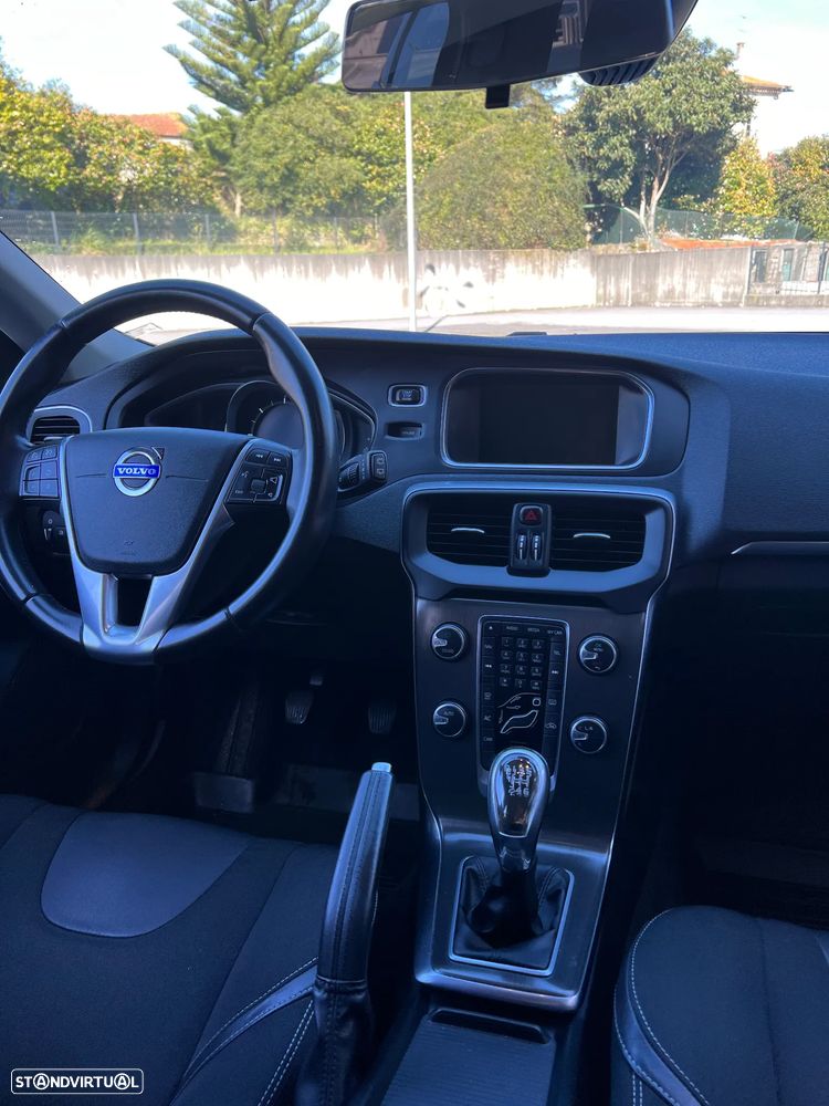 Volvo V40 D2 Momentum - 10