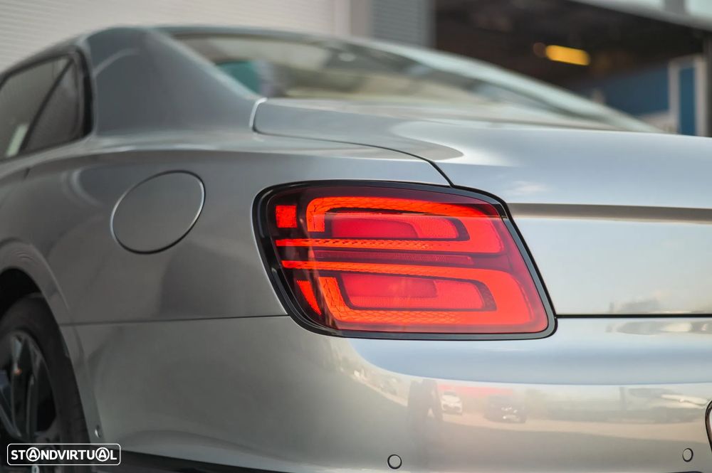 Bentley Flying Spur Hybrid S - 9