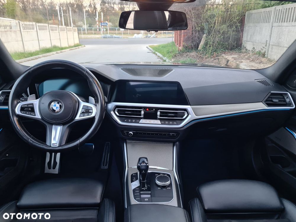 BMW Seria 3 330e M Sport - 22