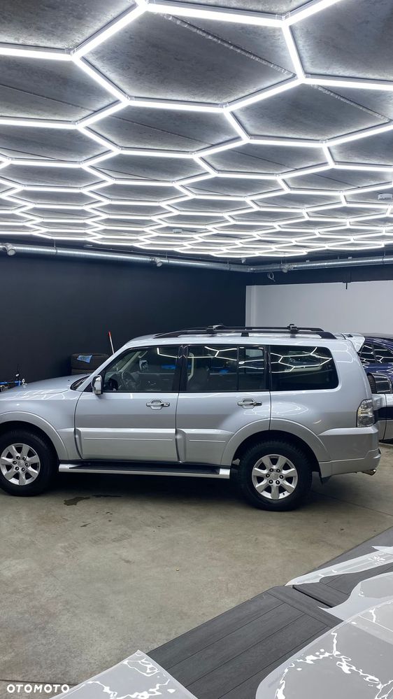 Mitsubishi Pajero - 11