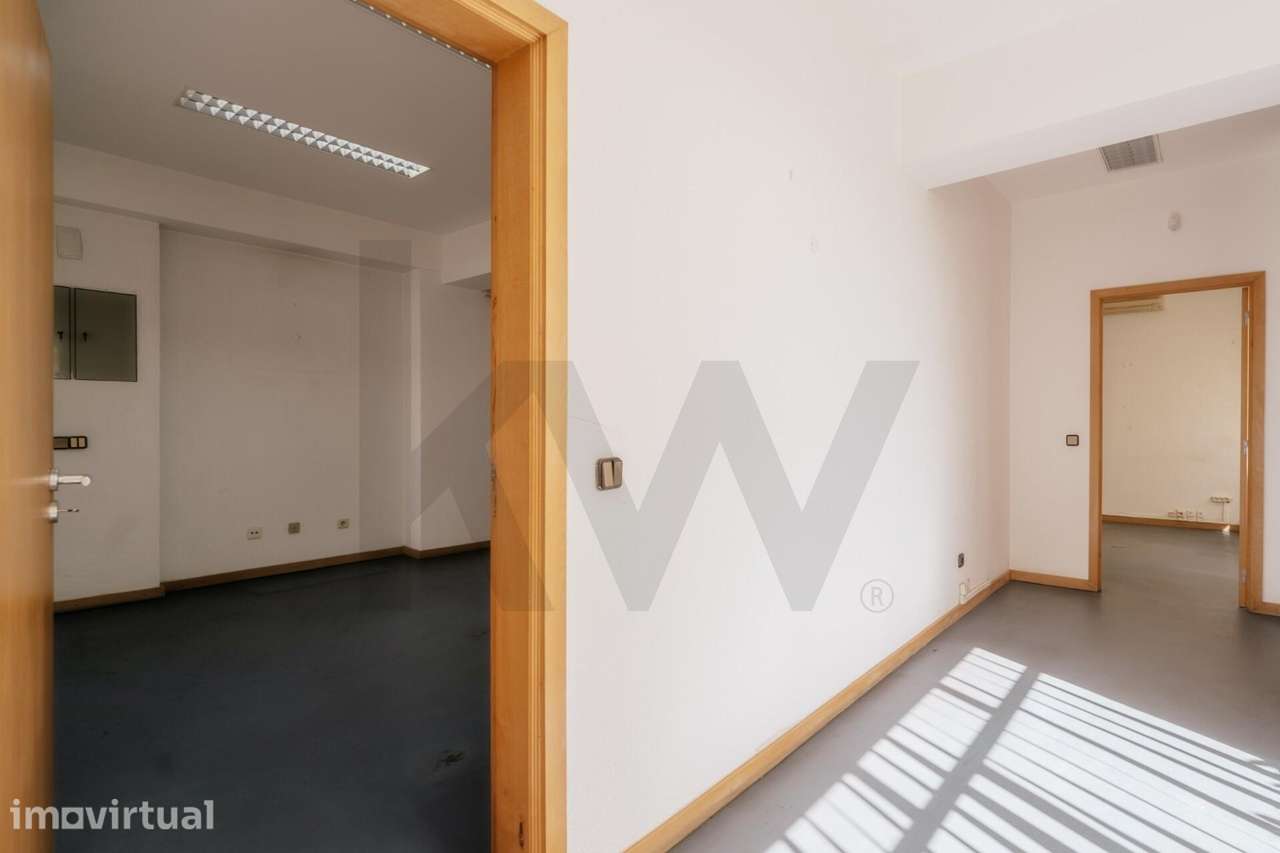 Loja de 75 m2 no Cidral | Excelente localização e potencial para habit - Grande imagem: 2/13