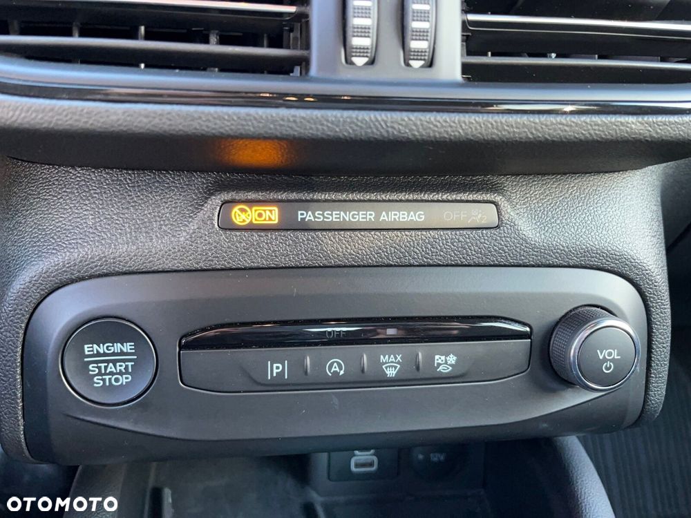 Ford Focus 1.0 EcoBoost ST-Line X - 28