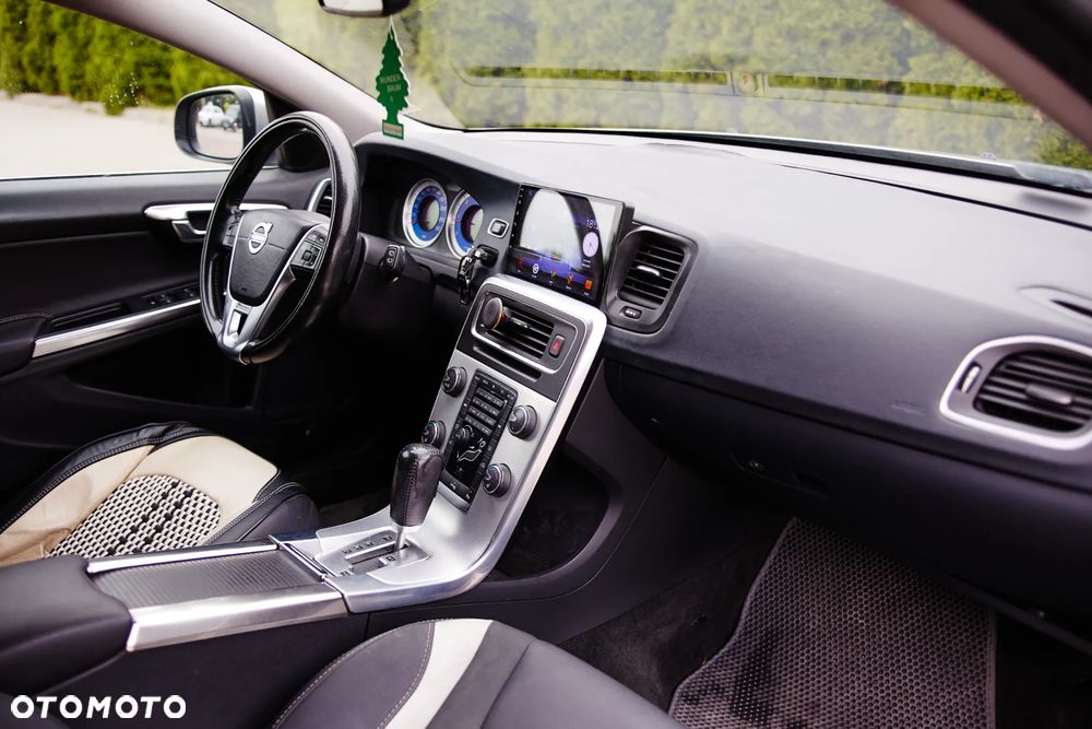Volvo V60 D4 Geartronic RDesign - 27