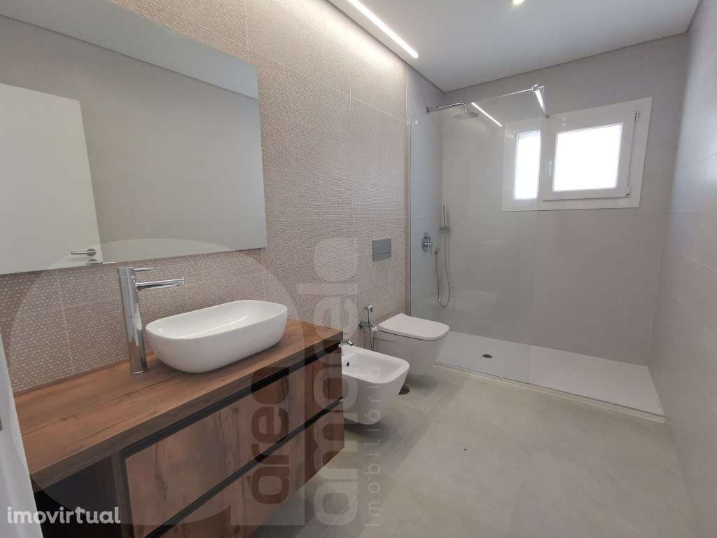 Moradia T4 Fernão Ferro - Grande imagem: 5/16