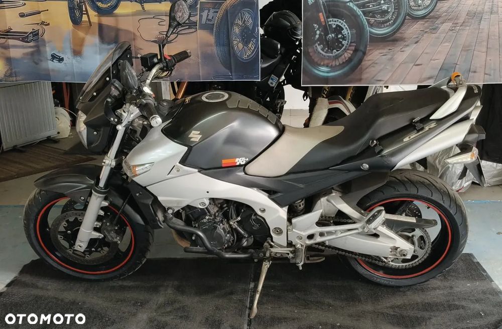 Suzuki GSR - 1