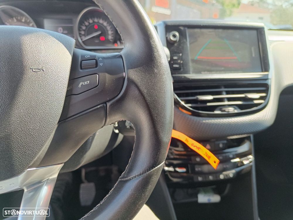 Peugeot 208 1.2 VTi SE Style - 20