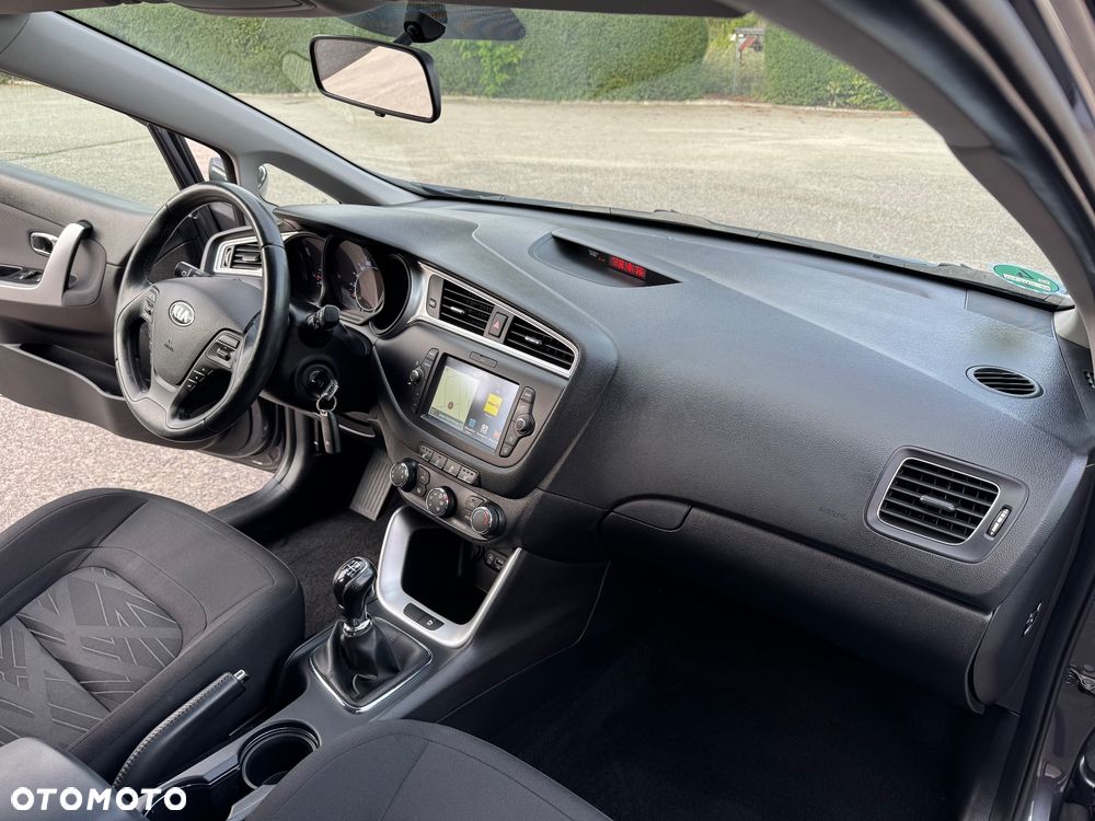 Kia Ceed 1.6 GDI ISG Platinum Edition - 28