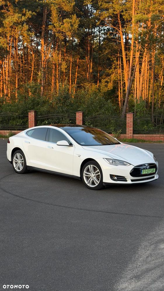 Tesla Model S - 6