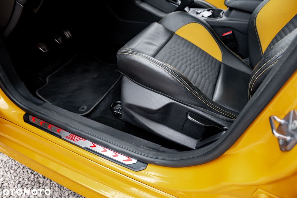 Ford Focus 2.0 EcoBoost ST - 21