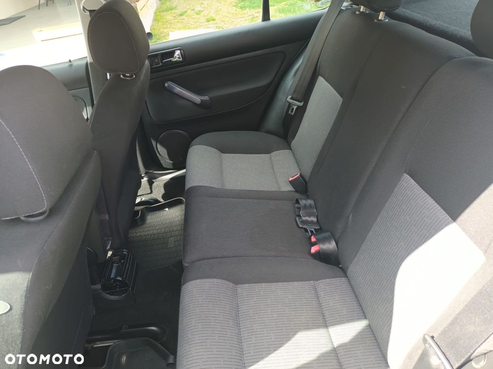 Volkswagen Golf - 6