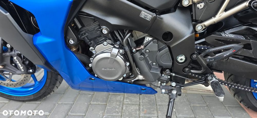 Suzuki GSX - 38