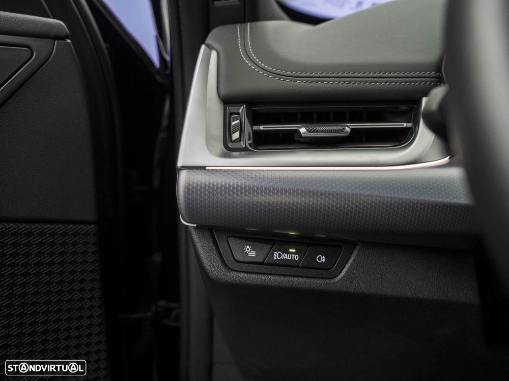 BMW iX1 eDrive20 Pack Desportivo M - 19