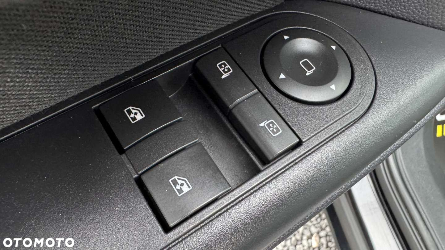Opel Zafira - 38