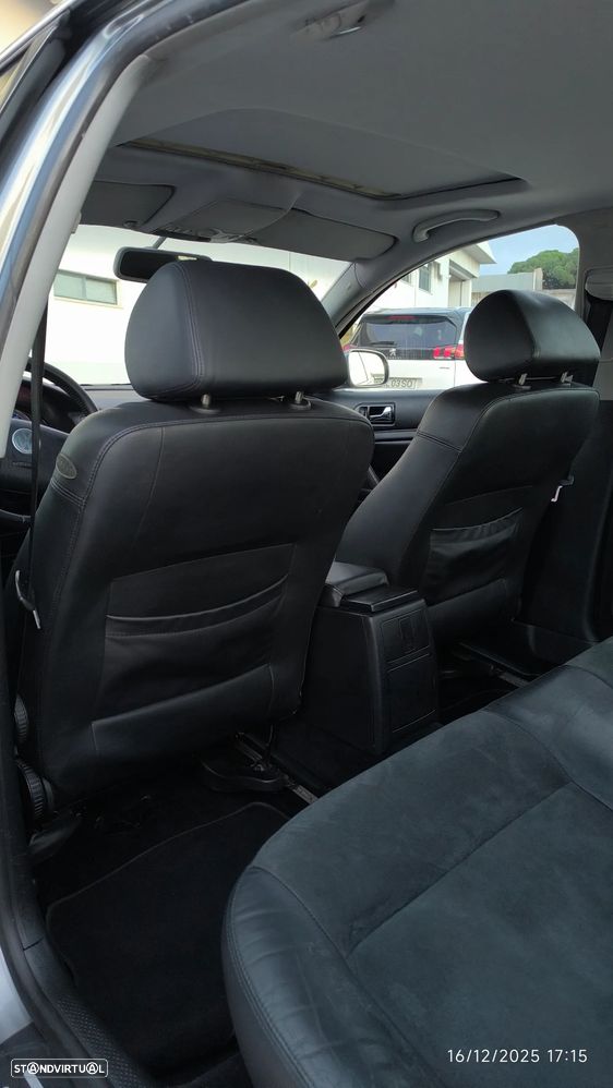 VW Passat 1.9 TDi Highline - 39