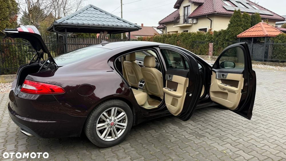Jaguar XF 2.0 T Luxury - 9
