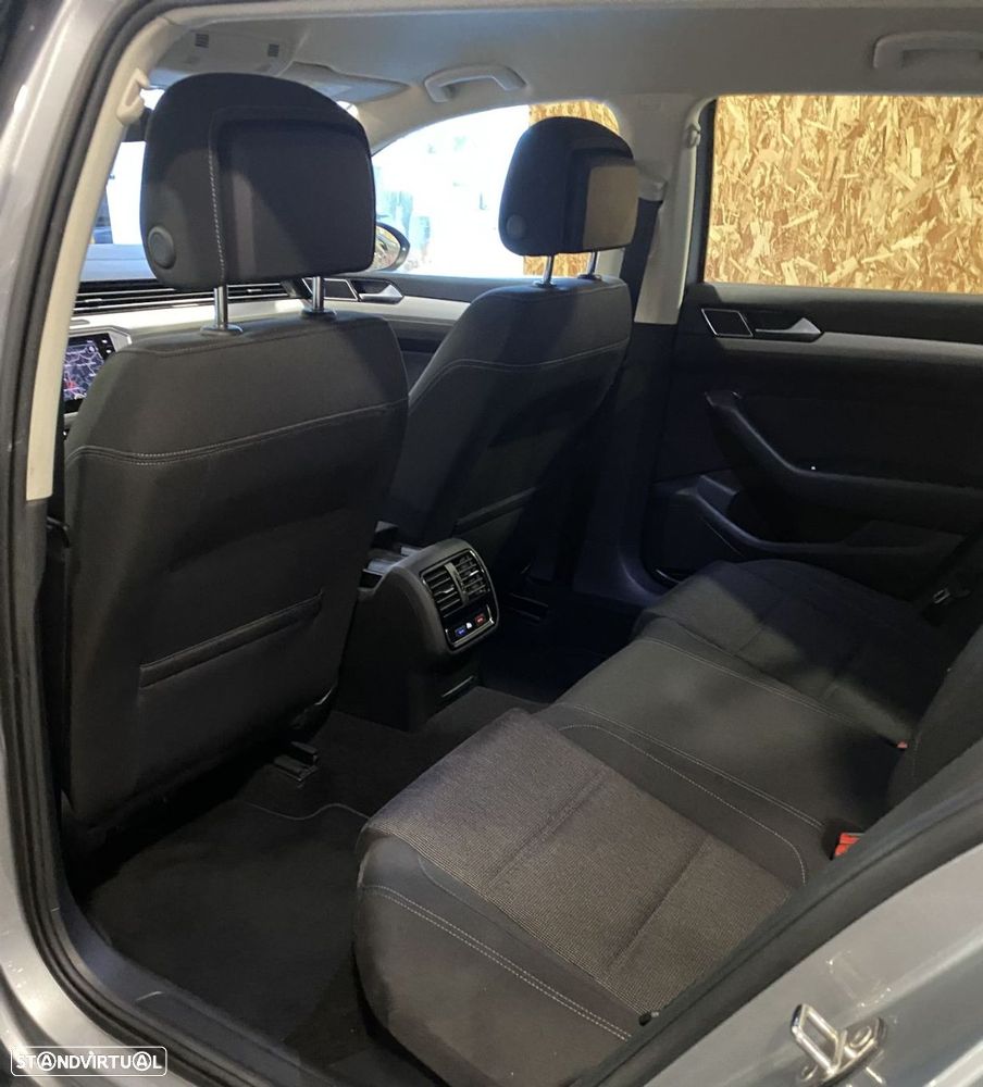 VW Passat Variant - 41