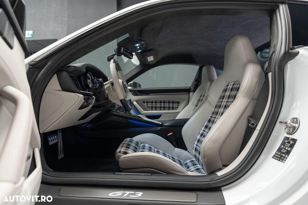 Porsche 992 - 16