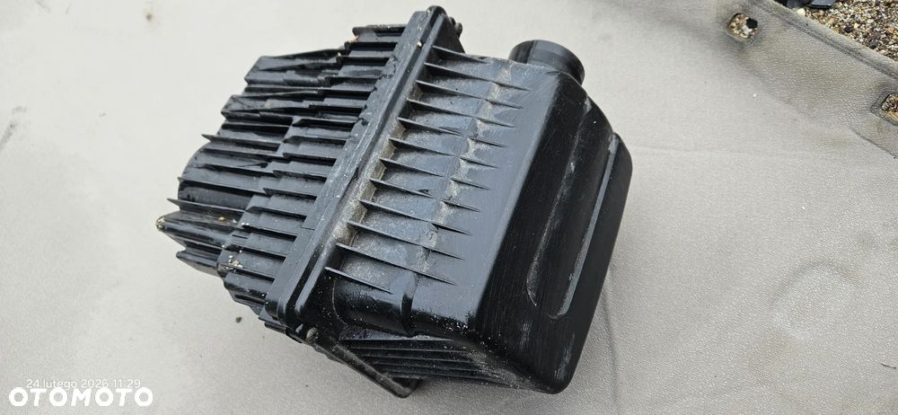Obudowa filtra powietrza Peugeot 307 2,0 16V 2005r 9637144080 9637143980 - 1