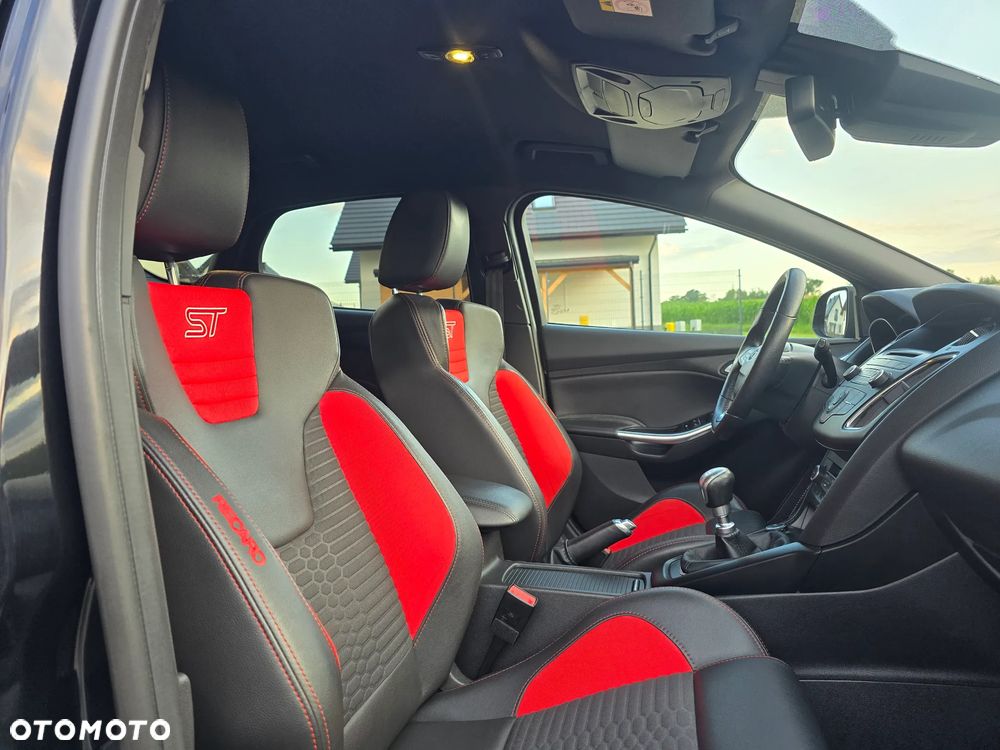 Ford Focus 2.0 EcoBoost ST mit Leder-Exclusiv-Paket - 21