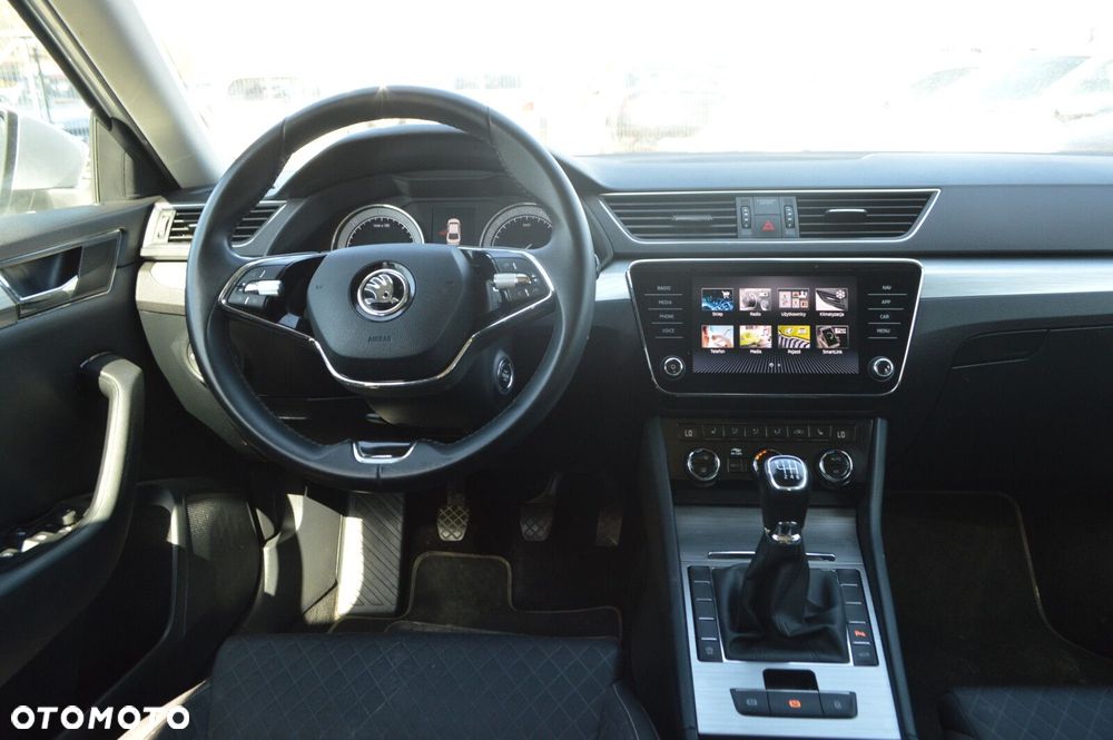 Skoda Superb 2.0 TDI SCR Ambition - 21