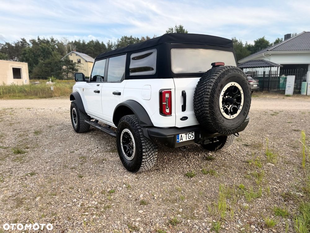 Ford Bronco - 10
