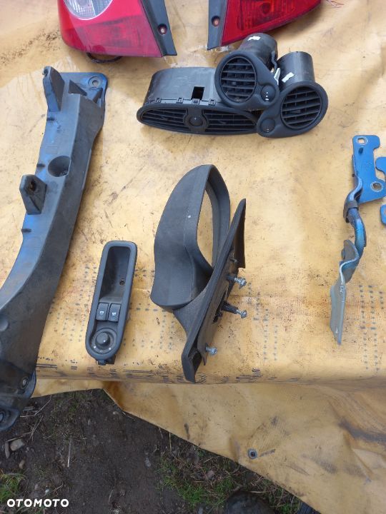 Mocowanie błotnika zawiasy Renault Clio 3 - 2