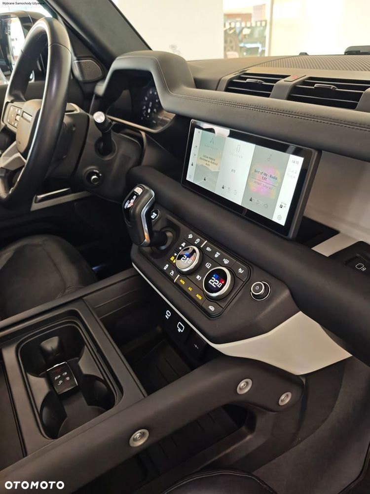 Land Rover Defender - 16