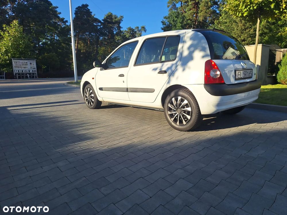 Renault Clio 1.4 16V Privilege - 11