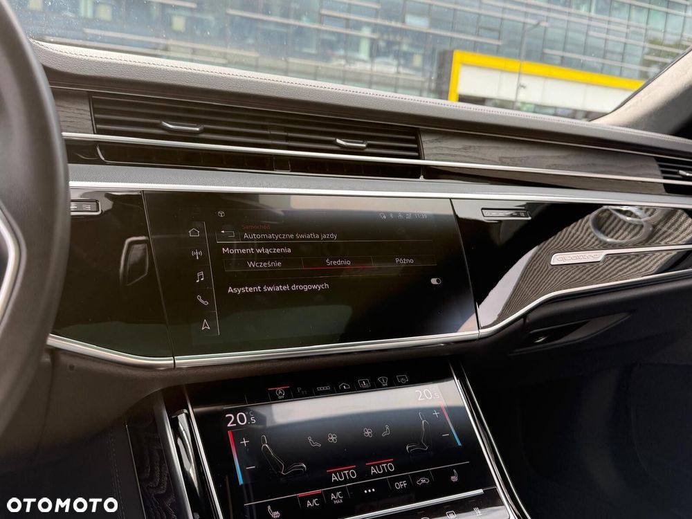 Audi A8 - 40