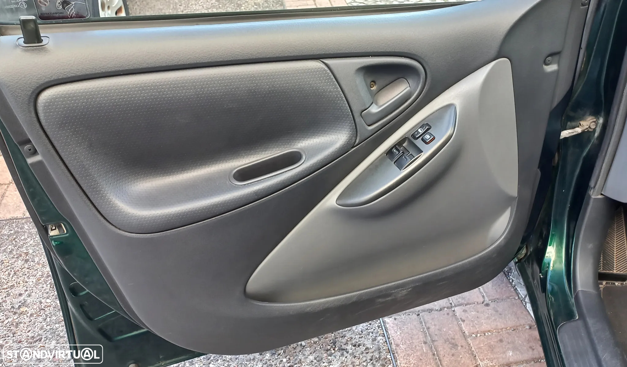 Toyota Yaris 1.0 Base C/Radio - 10