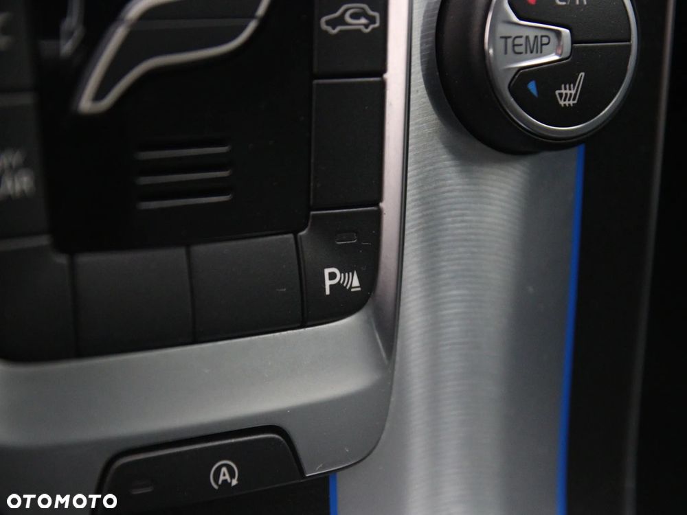 Volvo V40 D4 Drive-E R-Design Kinetic - 32