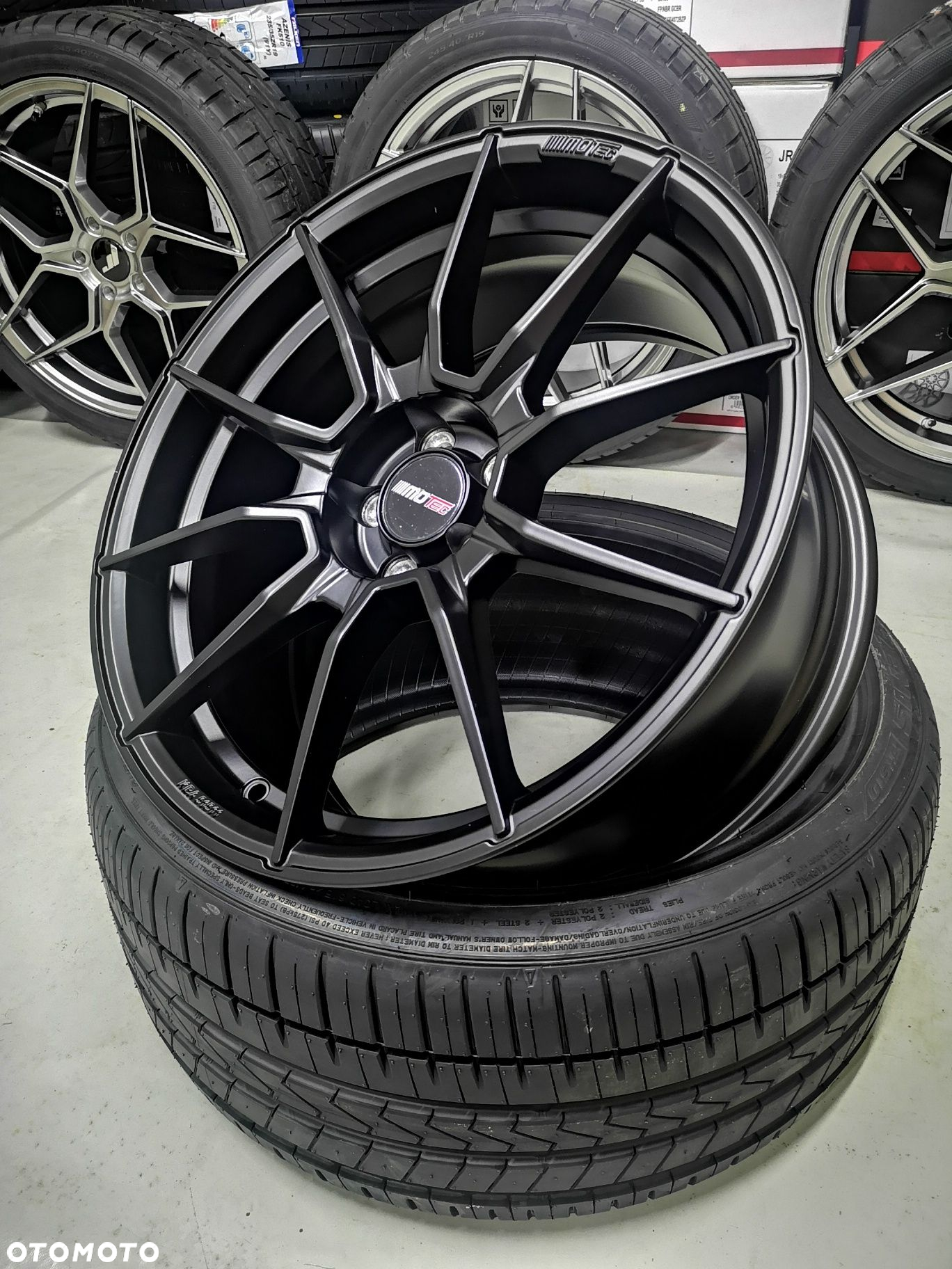 Felgi Motec ULTRALIGHT MCR2 18" 18x8" ET45 5x112 VW GOLF MK8 - 3