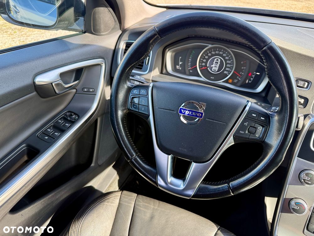 Volvo V60 Cross Country D3 Geartronic Momentum - 18