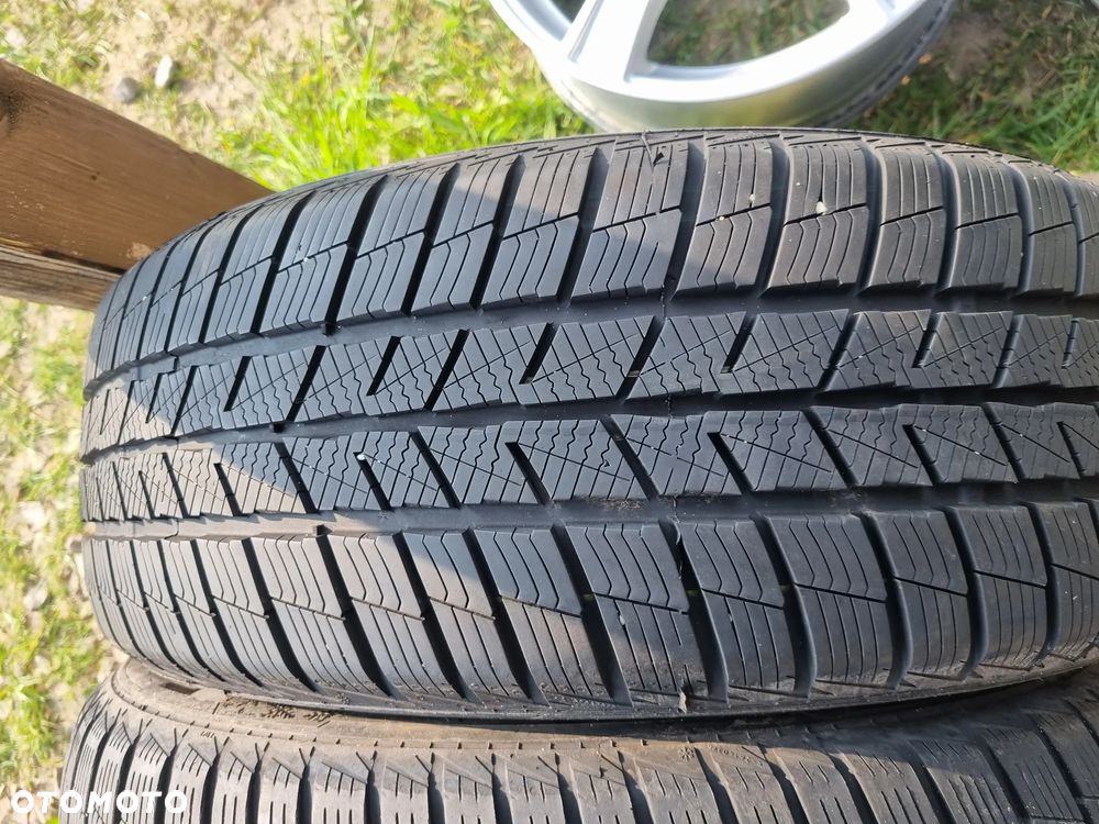 Opony BARUM POLARIS 5 215/55R17 98V 2023r,4x7,5mm super stan - 2