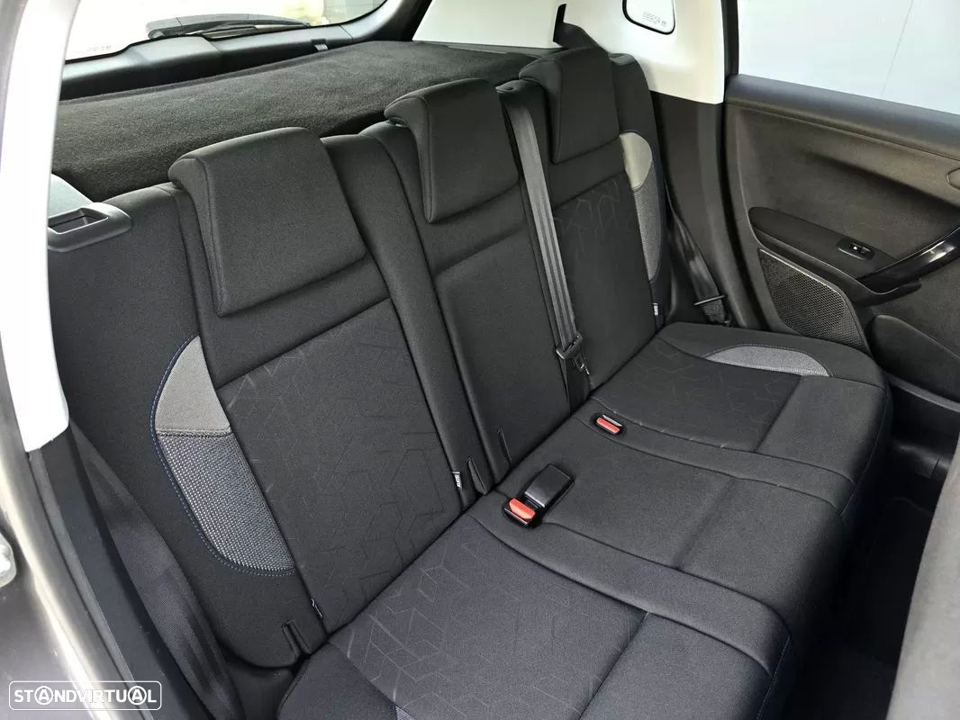 Peugeot 2008 1.2 PureTech Signature - 28