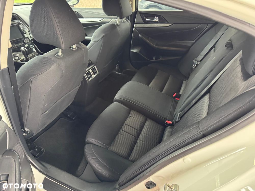 Nissan Maxima - 15