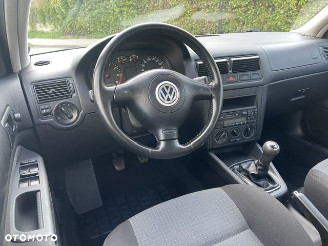 Volkswagen Golf - 24