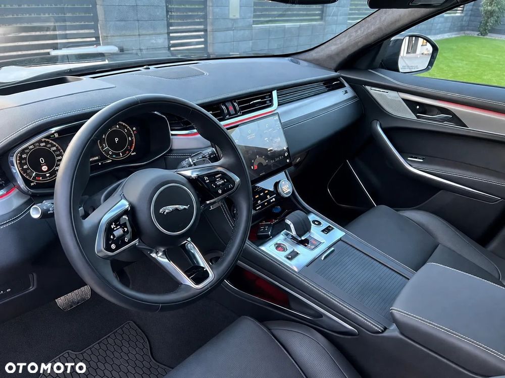 Jaguar F-Pace 2.0 P250 mHEV AWD R-Dynamic S - 8