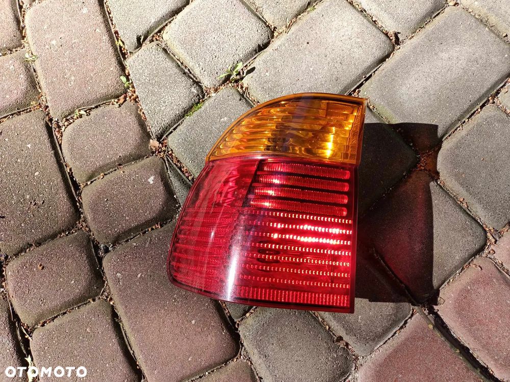Lampa tył tylna prawa lewa pomrańczowa  BMW E39 kombi lift