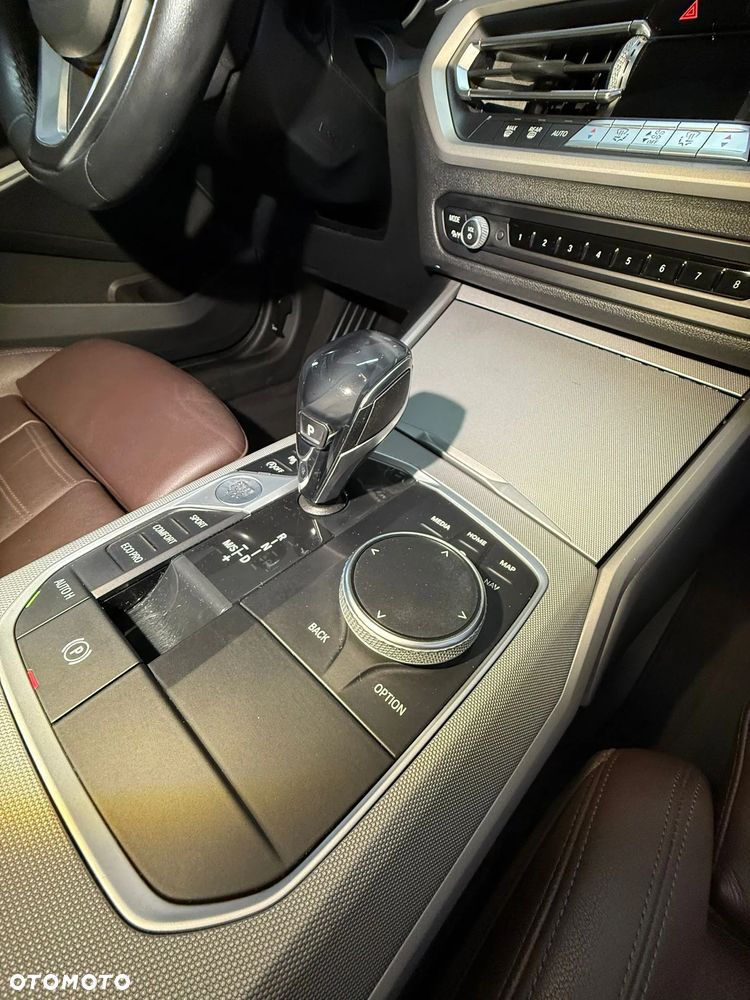 BMW Seria 3 318d MHEV Sport Line - 29